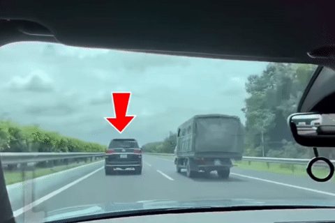CSGT lái mẫu, hướng dẫn tài xế trước khi thí điểm làn vượt xe trên cao tốc