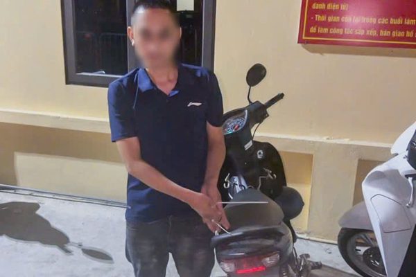 CSGT phát hiện "đạo chích" đang mang xe trộm cắp đi bán