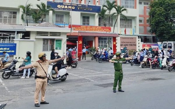 CSGT TP.HCM đảm bảo an toàn giao thông cho học sinh, giáo viên ngày khai giảng