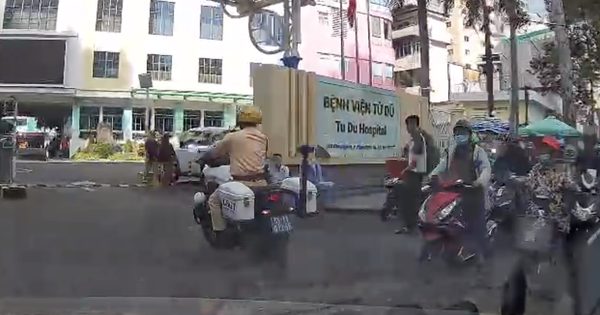 CSGT TP.HCM mở đường đưa sản phụ đi sinh, bé gái chào đời trên ô tô