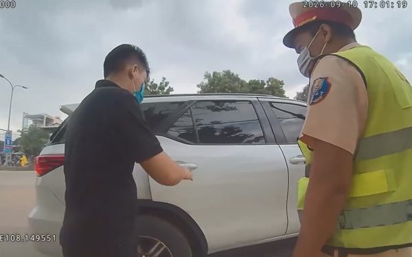 CSGT ‘tuýt còi’ xe ghép chặng Quảng Ngãi - Đà Nẵng, tài xế nhận 300.000 đồng/khách