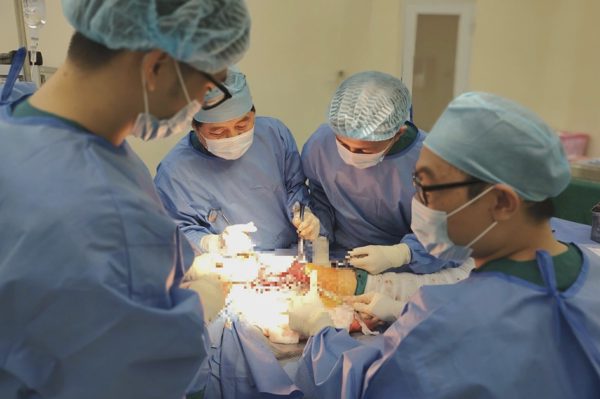 Cụ bà 100 tuổi hồi phục, đi lại sau phẫu thuật gãy xương đùi