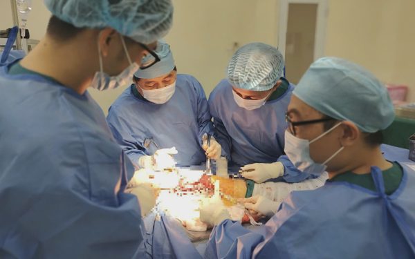 Cụ bà 100 tuổi tại TP.HCM đi lại được sau 13 ngày phẫu thuật gãy xương đùi