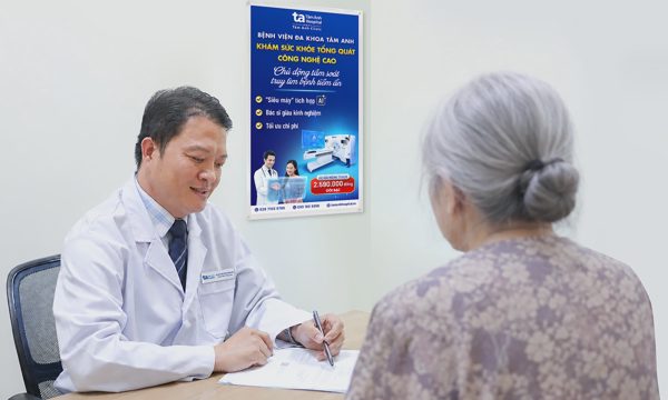Cụ bà bị biến chứng zona vùng mặt