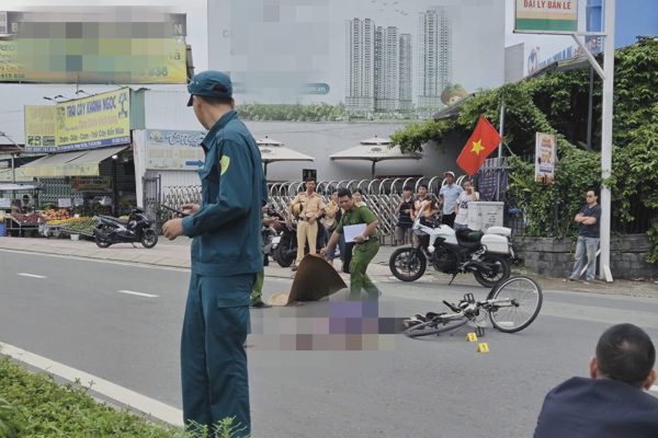 Cụ bà đạp xe đi thể dục bị ô tô khách cán tử vong ở TPHCM
