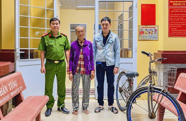 Cụ bà đạp xe từ Cần Thơ xuống Cà Mau, bị lạc 3 ngày và được công an đưa về nhà