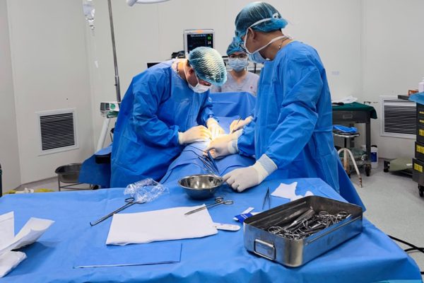 Cụ bà nói lời xót xa với bác sĩ trước ca mổ