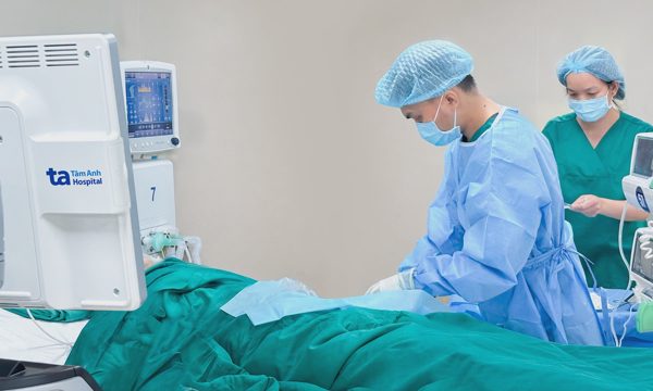 Cụ bà sốc nhiễm khuẩn, suy hô hấp