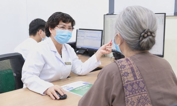 Cụ bà suy thận kèm thiếu máu