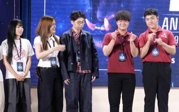 Cú bẻ KitKat và 48 giờ của hai sinh viên UEH.ISB tại Vietnam Young Lions
