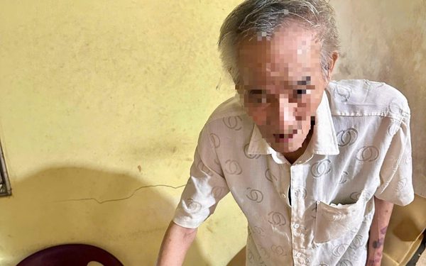 Cụ ông 77 tuổi bị khởi tố, bắt tạm giam vì tổ chức sử dụng ma túy
