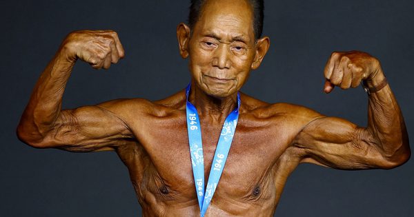 Cụ ông 90 tuổi vẫn tranh tài thể hình quốc tế