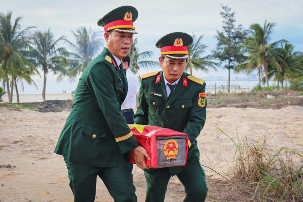 Cụ ông giúp tìm thấy 3 hài cốt liệt sĩ nhận được khoản hỗ trợ 11 triệu đồng