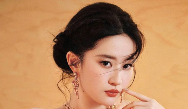 Cú trượt tay của Lưu Diệc Phi