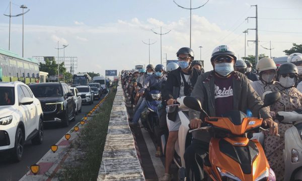 Cửa ngõ Hà Nội, TP HCM ùn ứ ngày cuối nghỉ lễ