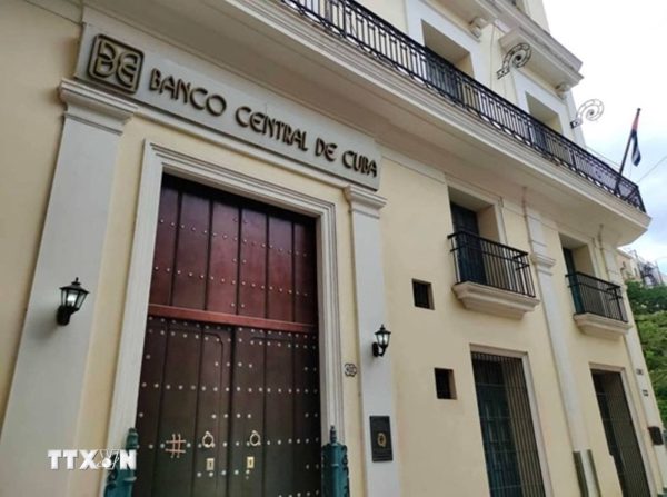 Cuba cải thiện hệ thống ngân hàng để mở rộng dịch vụ