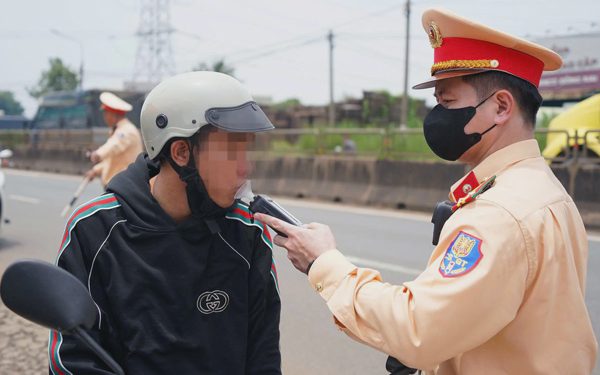 Cục Cảnh sát giao thông phối hợp với Đồng Nai tuần tra giao thông ở 5 quốc lộ