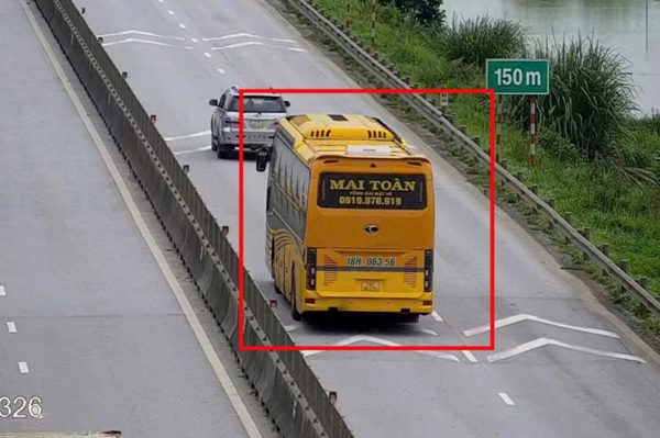 Cục CSGT lên tiếng về các tình huống không giữ khoảng cách an toàn trên cao tốc