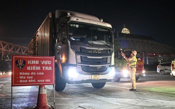 Cục CSGT nói gì trước thông tin doanh nghiệp thiếu hụt tài xế xe đầu kéo, xe khách trên 30 chỗ?