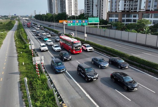 Cục CSGT nói về xử phạt phương tiện vi phạm khoảng cách trên cao tốc