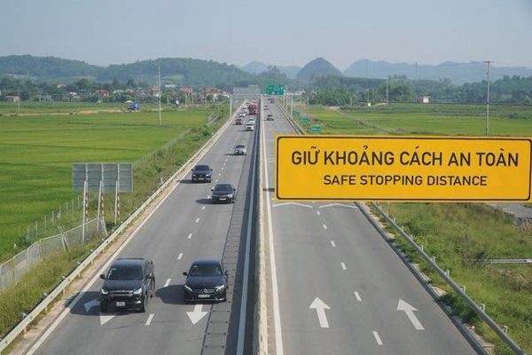 Cục CSGT thông tin thêm về việc xử phạt xe không giữ khoảng cách an toàn