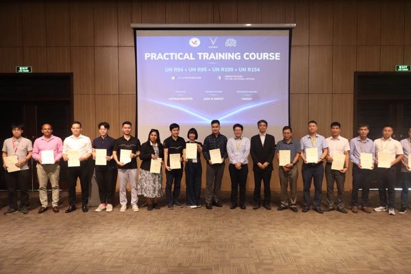 Cục Đăng kiểm Việt Nam phối hợp VinFast tổ chức đào tạo năng lực kiểm thử ô tô