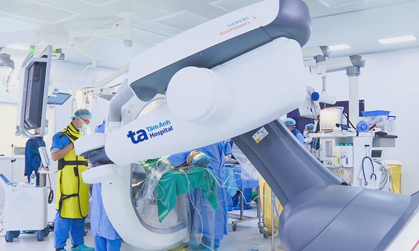Cục máu đông ở tim trôi lên mắt gây tắc động mạch võng mạc
