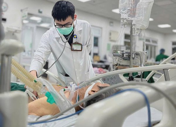 Cúm A vào mùa ở Hà Nội, bác sĩ cảnh báo tình trạng trẻ co giật