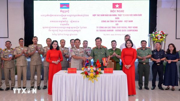 Củng cố quan hệ hợp tác, bảo đảm an ninh trật tự khu vực biên giới