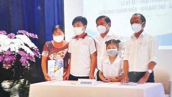 Cùng con đi tiếp cuộc đời
