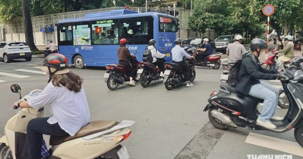 Cùng đến giao lộ không có đèn tín hiệu, xe nào được đi trước?