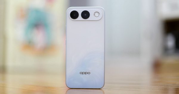 Cuộc đua đưa tính năng cao cấp xuống smartphone tầm trung
