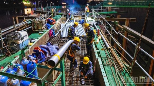 Cuộc đua tiến độ trên các cây cầu lớn bắc qua sông Hồng