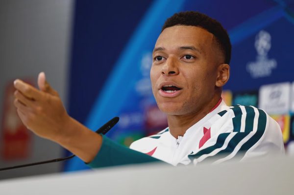 Cuộc họp báo giàu cá tính của Mbappe