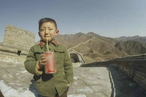 Cuộc sống của "cậu bé uống chai nước ngọt đầu tiên" ở Trung Quốc