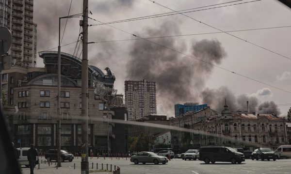 Cuộc sống dưới bão tập kích ở Kiev