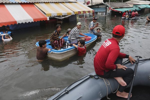 Cuộc sống ở Bangkok trong trận ngập lụt lịch sử