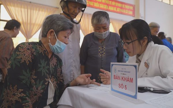 Cuộc thi Lan tỏa năng lượng tích cực 2026: Hàng trăm người dân xã Ba Tri được khám bệnh miễn phí
