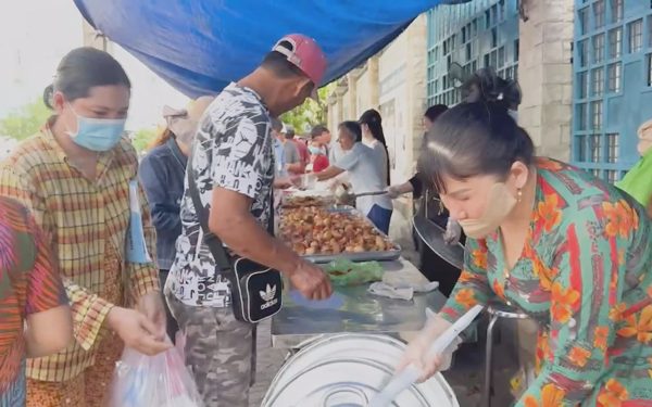 Cuộc thi Lan tỏa năng lượng tích cực 2026: Nấu cơm miễn phí trước cửa bệnh viện