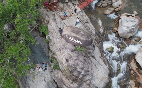 Cuộc thi Lan tỏa năng lượng tích cực 2026: Trải nghiệm Thác Lụa, thắng cảnh giữa đại ngàn