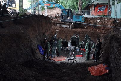 Cuối tuần tìm hài cốt liệt sĩ ở công viên Lê Thị Riêng, hàng chục chiến sĩ đào bằng tay