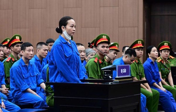 Cựu bác sĩ, điều dưỡng đều khai nhận tiền để tạo điều kiện cho vợ chồng bệnh nhân ra khỏi viện tâm thần