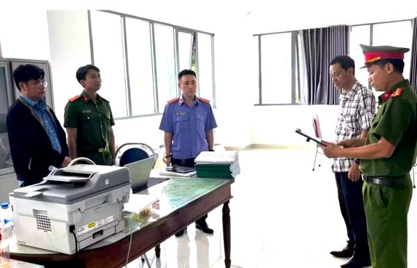 Cựu cán bộ ở Pleiku yêu cầu 13 người đưa tiền để 'tạo điều kiện'