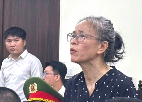 Cựu Chi cục trưởng An toàn vệ sinh thực phẩm khai doanh nghiệp 'tự nguyện' đưa tiền