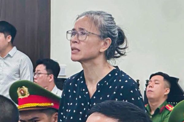 Cựu Chi cục trưởng khai doanh nghiệp chi tiền tỷ là "tự nguyện, không ép"