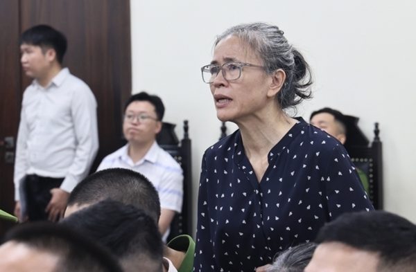 Cựu Chi cục trưởng nhận tiền của doanh nghiệp sữa giả lĩnh 12 năm tù