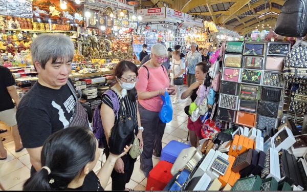 Cứu chợ 'chết lâm sàng': Bớt nói thách, chấn chỉnh thái độ kinh doanh… sẽ là cách?