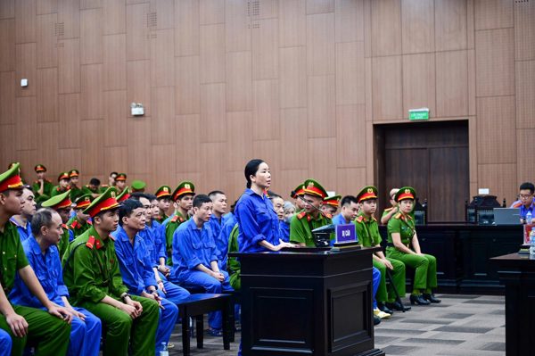 Cựu điều dưỡng Viện Pháp y tâm thần khai nhận tiền giúp 'bà trùm' trốn viện