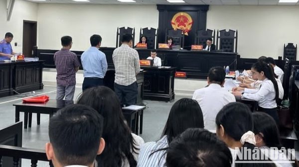 Cựu hiệu trưởng "ăn chặn" tiền hỗ trợ A80 của sinh viên nhận án 3 năm tù