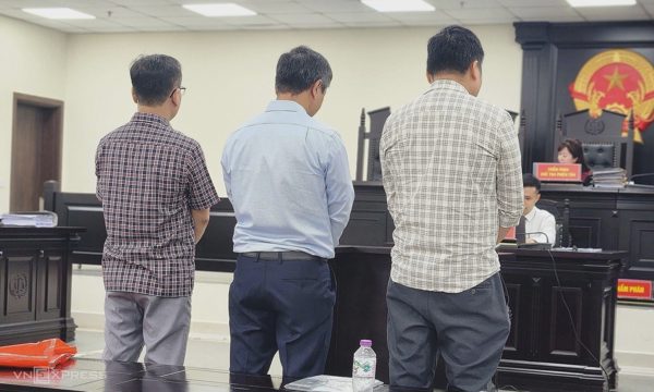 Cựu hiệu trưởng bị xét xử trong vụ 'ăn chặn tiền A80' của 1.000 sinh viên